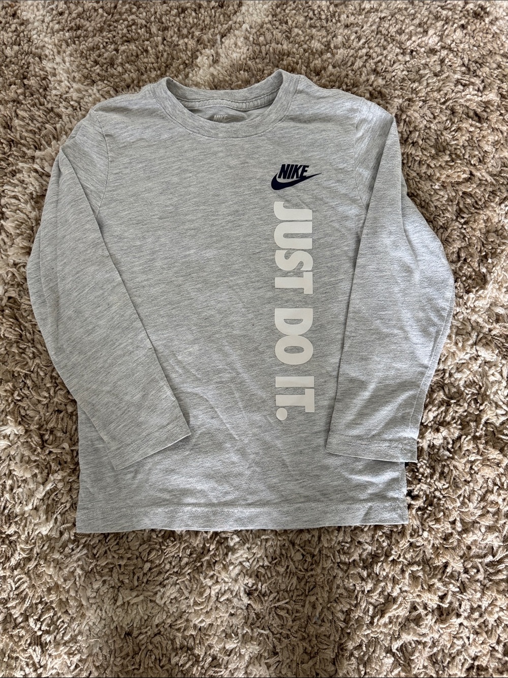 Nike Light Gray Long-Sleeve Tee with White 'JUST DO IT.' Print